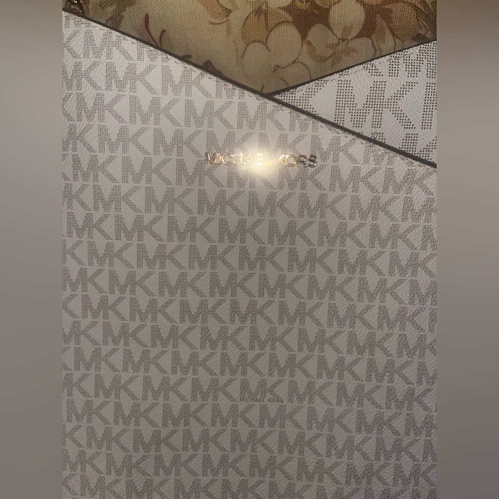 *BRAND NEW 🆕/UNUSED* Michael Kors Vanilla Jet Set Large Logo Shoulder Bag - Picture 8 of 16